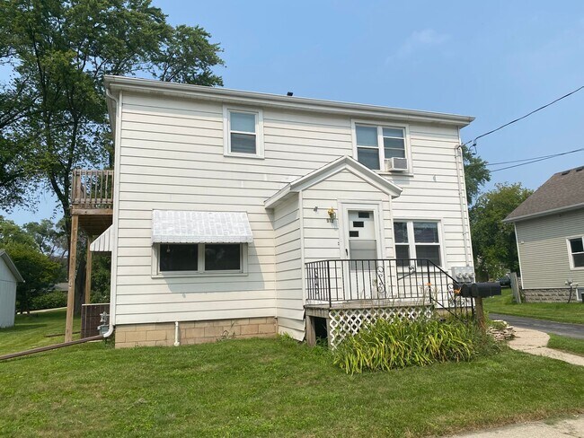 Primary Photo - 912 Mather St