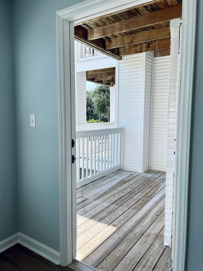 Building Photo - 1231 Ladys Island Dr