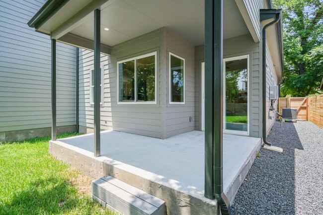 Building Photo - Premium Central Austin New Construction