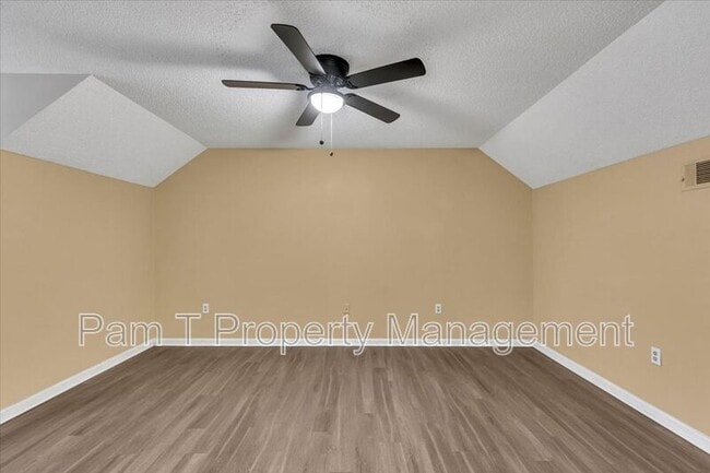 Building Photo - 10 Doe Tail Ct