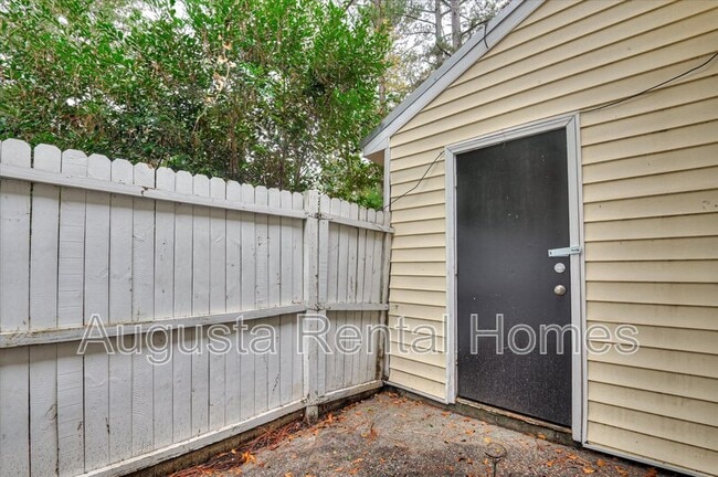 Building Photo - 140 Chalet North CT