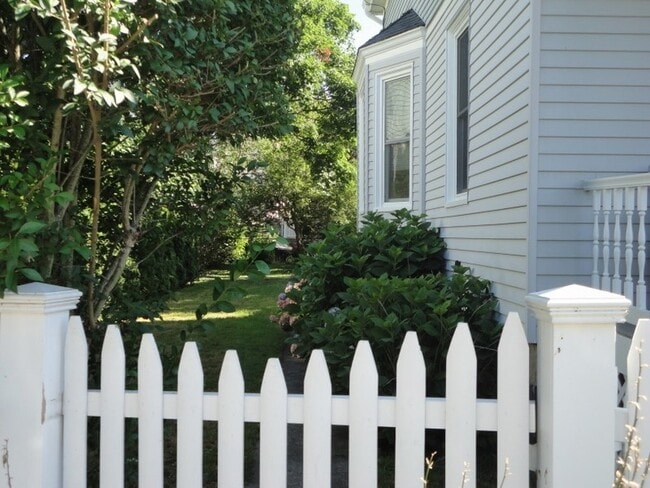 Building Photo - 39 E Bowery St