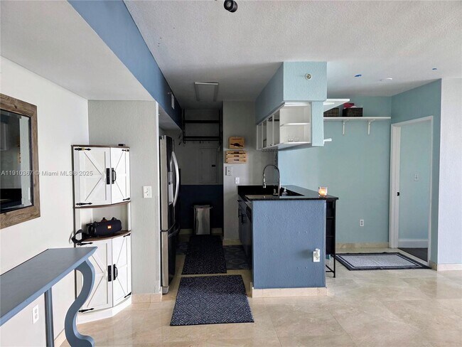 Building Photo - 1625 Kennedy Cswy