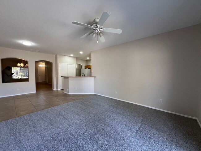 Building Photo - Move in ready near Baseline & Crismon: Vil...