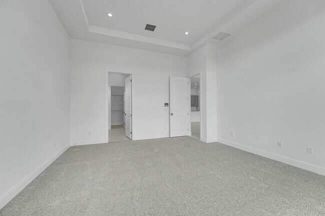 Building Photo - 13920 Vivant Dr