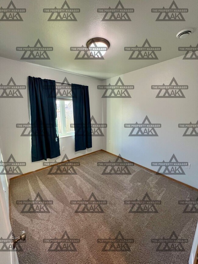 Building Photo - Spacious & Dog-Friendly 3BD/2BA Home with ...