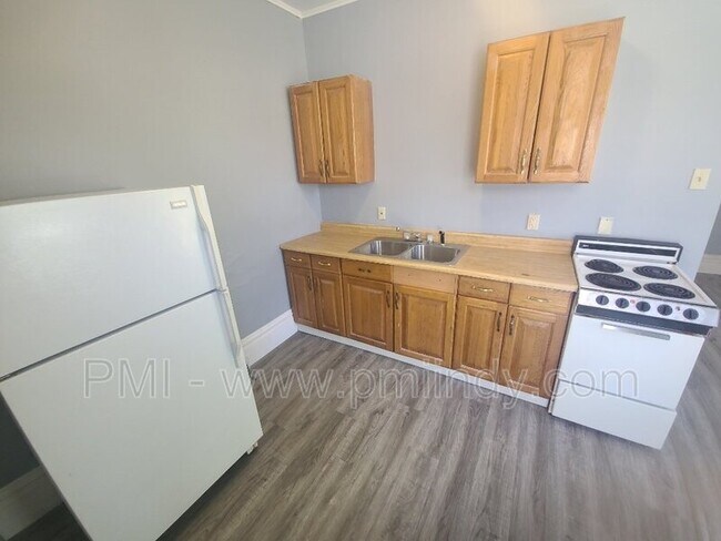 Building Photo - 103 E 2nd St