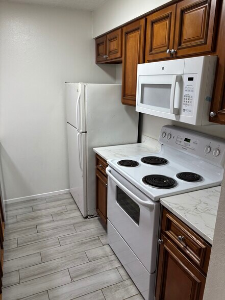 Building Photo - 390 Guzzardo Ln