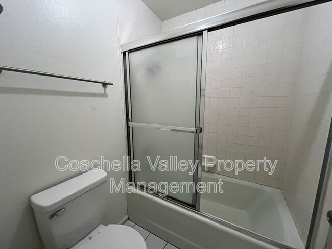 Building Photo - 567 N Hermosa Dr