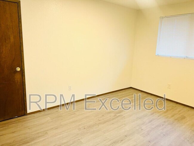 Building Photo - 16006 34th Ave S