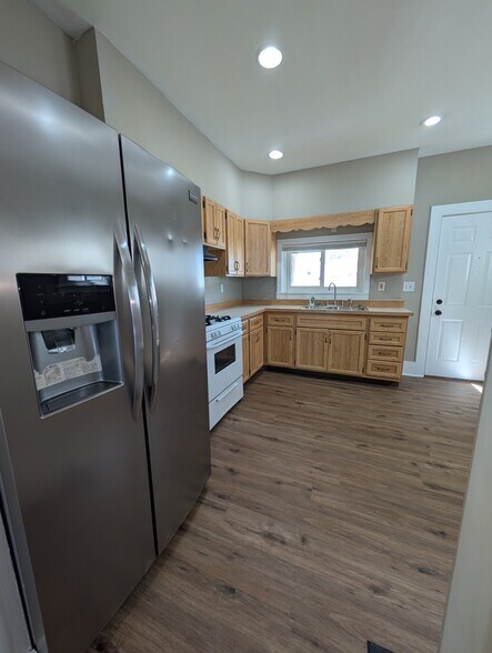 Building Photo - 706 Kolping Ave