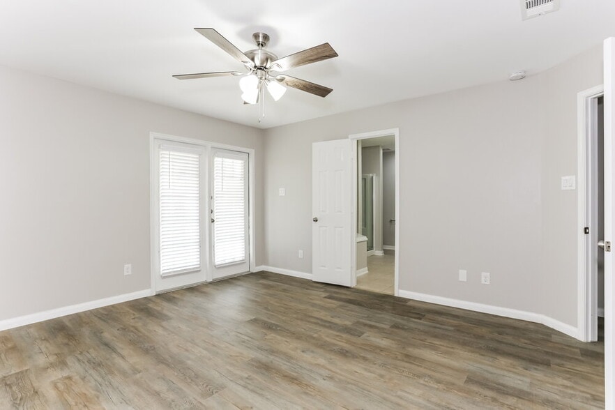 Building Photo - 10041 Silent Hollow Dr