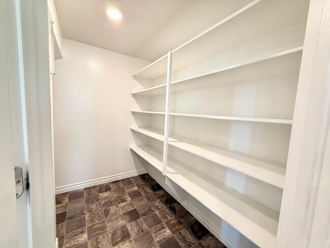 Building Photo - Gorgeous Home waiting for you!