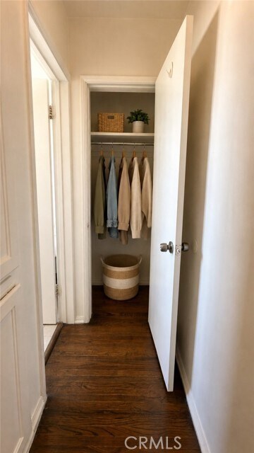 Building Photo - 3930 Kentucky Dr