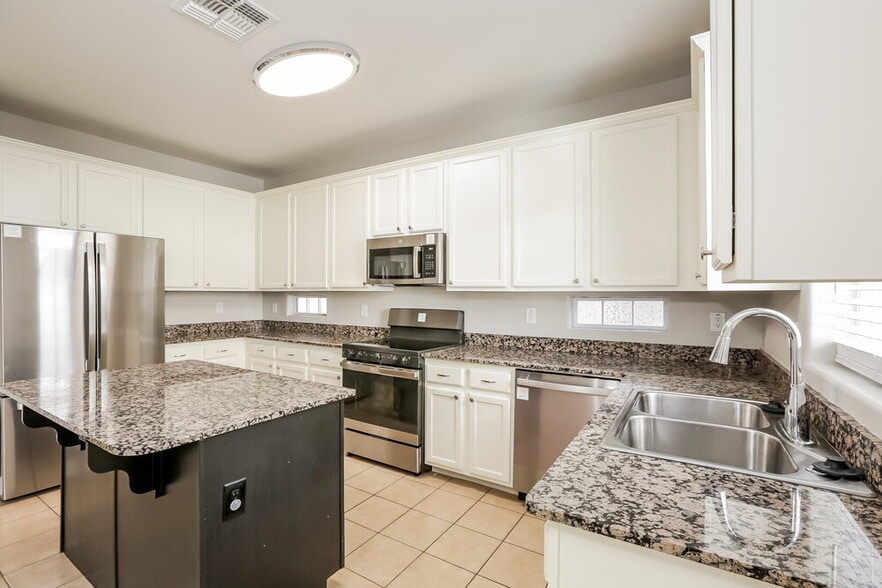 Building Photo - 10260 E Isleta Ave