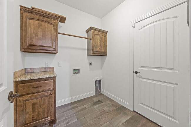 Building Photo - 4100 SW Deerfield Blvd