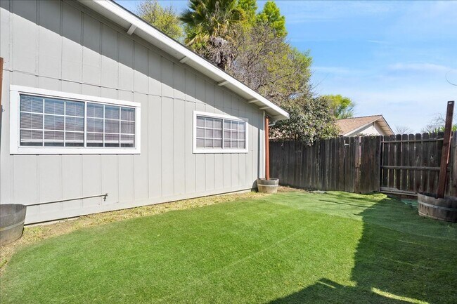 Building Photo - 4006-4008 Tricia Way