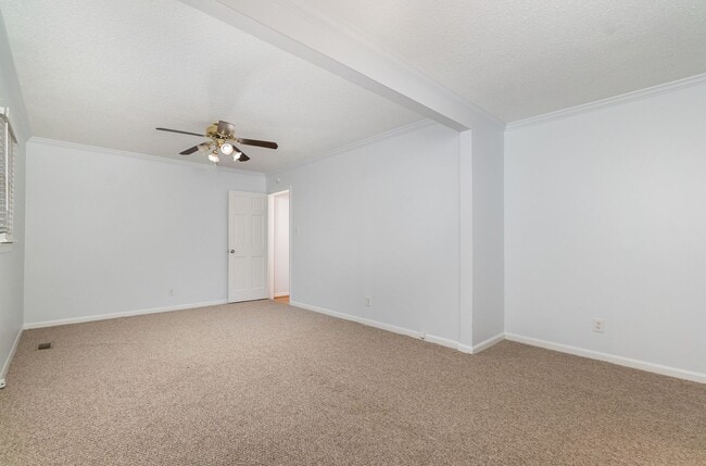 Building Photo - MOVE-IN READY!