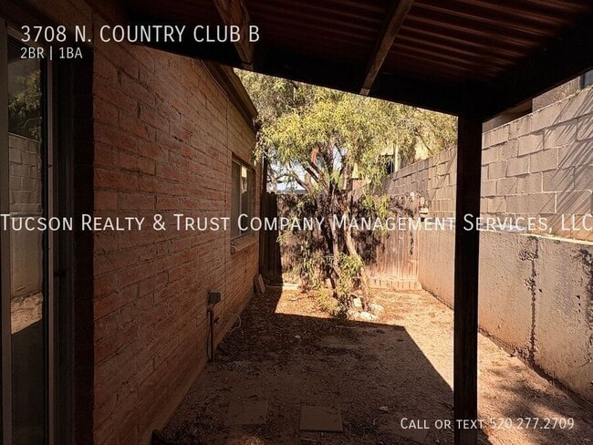 Building Photo - 3708 N Country Club Rd