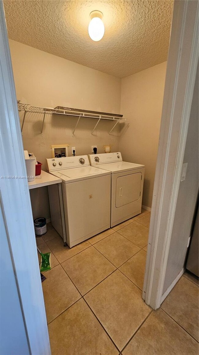 Building Photo - 2255 Anchor Ct