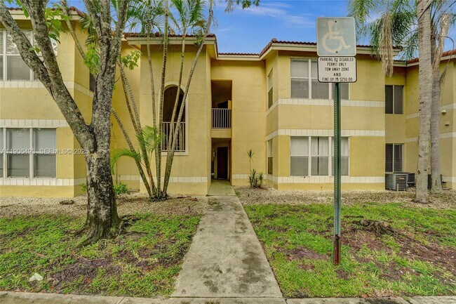 Building Photo - 417 Vista Isles Dr