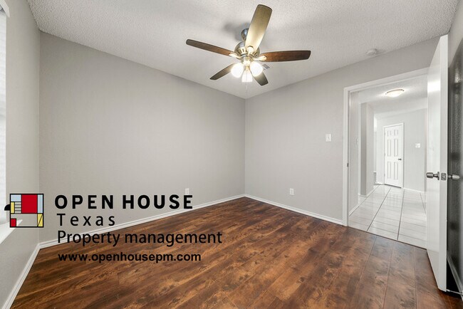 Building Photo - 4908 Shady Oak Trail, Grand Prairie