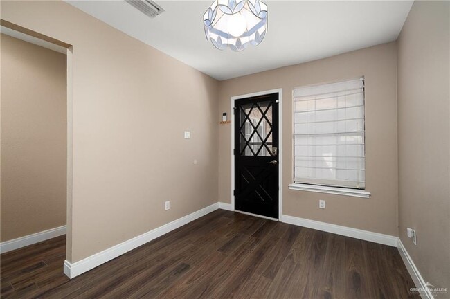 Building Photo - 11 Cardinal Ave