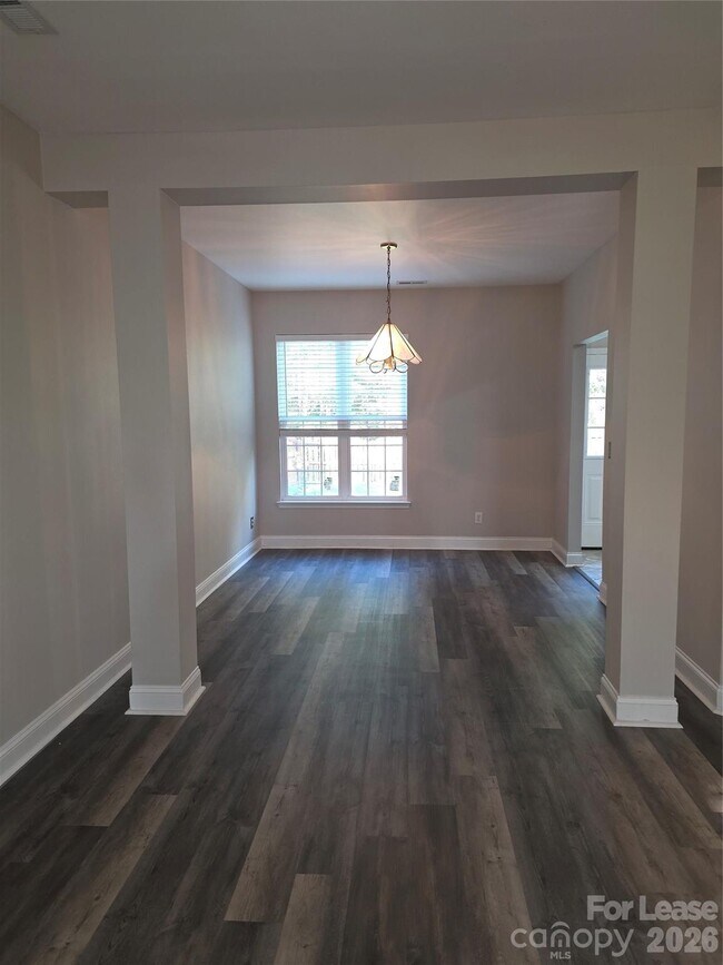 Building Photo - 935 Woodington Ln