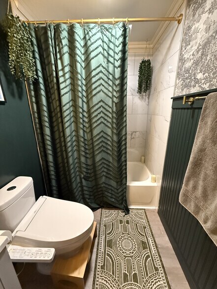 Soaking tub & shower - 671 Fulton St