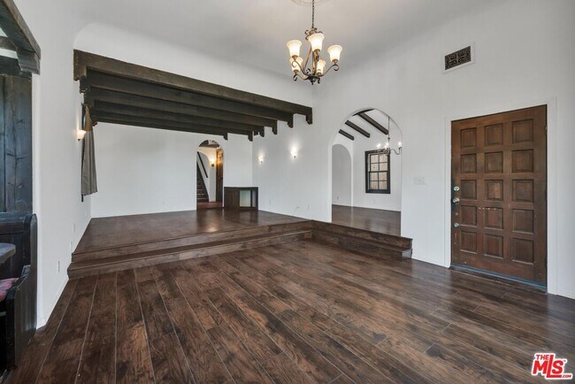 Building Photo - 1570 Sanborn Ave