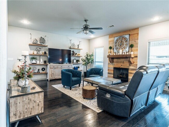 Building Photo - 130 Cisterna Dr