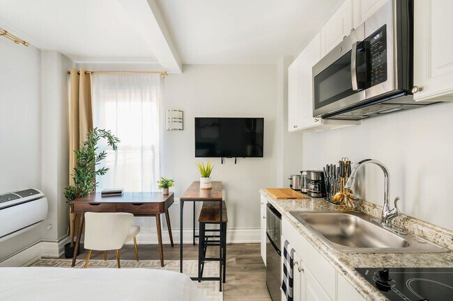 Building Photo - 234 W 73rd St