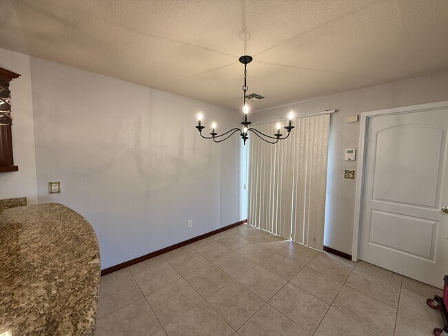 Building Photo - 422 Emery Dr