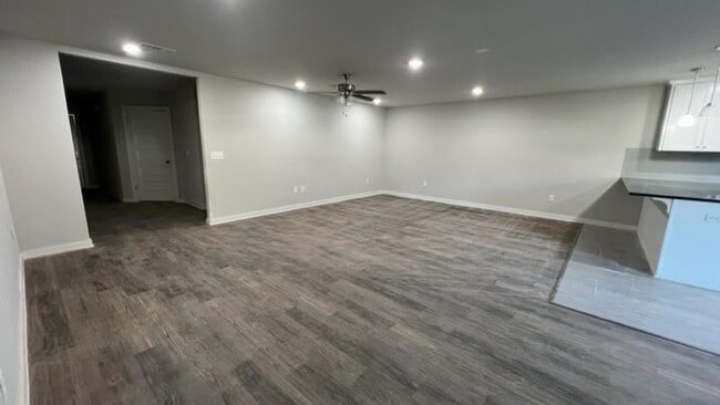 Building Photo - 305 Tricha Cir SW