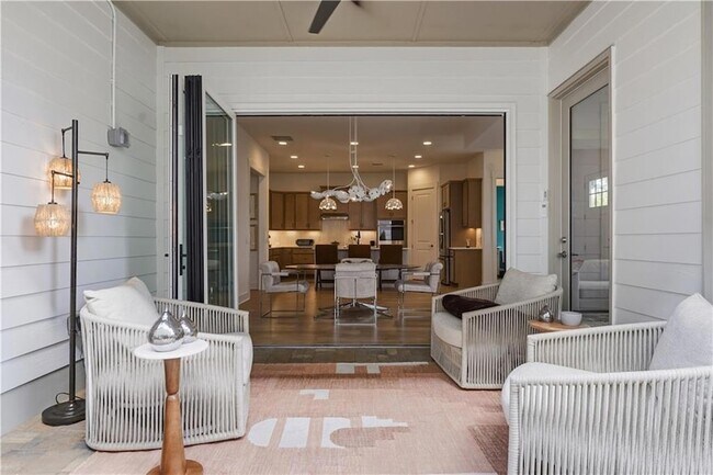 Building Photo - 158 Kingwood Dr