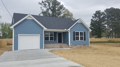 Building Photo - COMING SOON...Gorgeous 3 Bedroom Home Centrally Located in Manchester