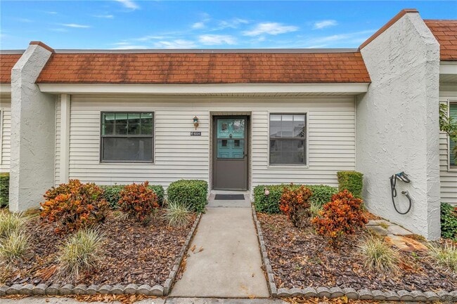 Building Photo - 9224 Mission Oaks Blvd