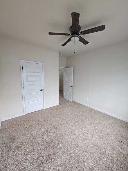Building Photo - 141 Bella Dr