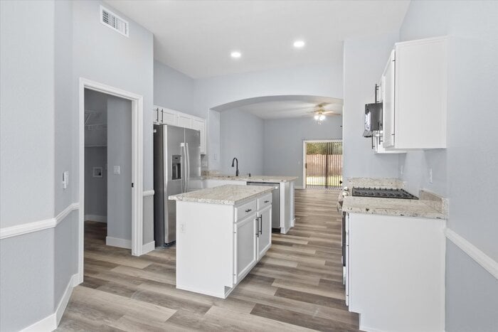 Building Photo - 92 E Spur Ave