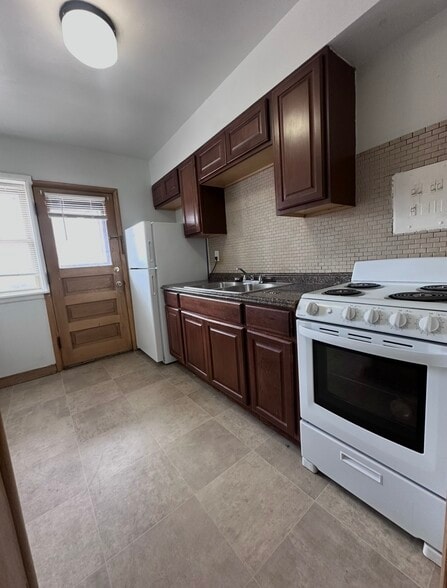Building Photo - 4002 N Farwell Ave