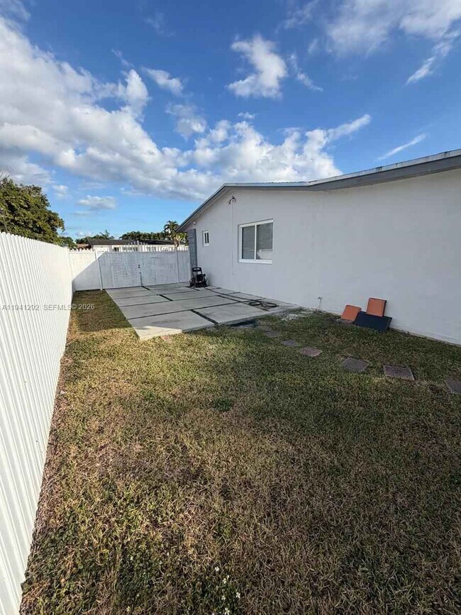 Building Photo - Southwest 96th Avenue, Miami, FL 33165 - 3 BR 2 BA single-family home