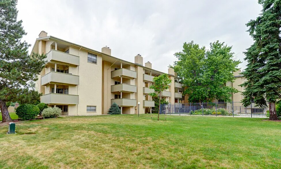 Stratford Park West Condominiums (View from Oneal Parkway) - 3035 Oneal Pky