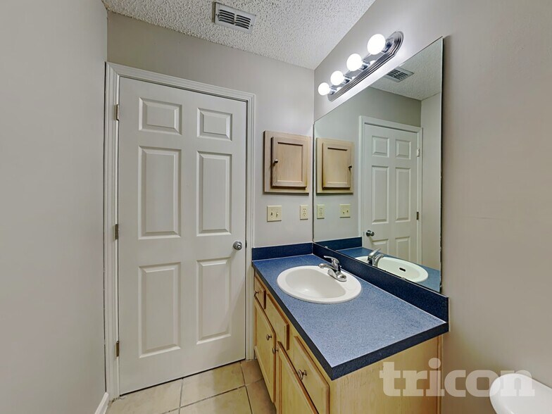 Building Photo - 8755 Tidewood Ct