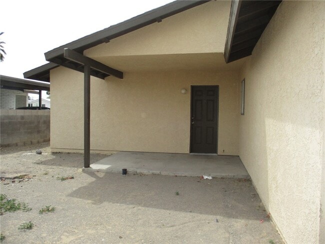 Building Photo - 1715 La Entrada Dr