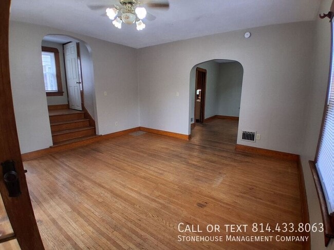 Building Photo - 1302 W 25th St