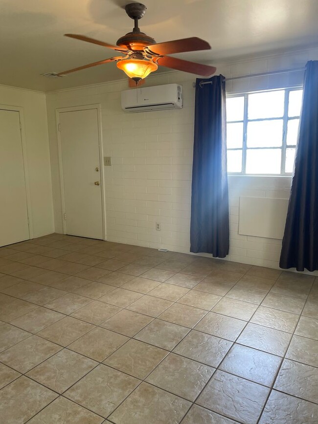Building Photo - Lovely 3 Bedroom House with Stunning Mount...