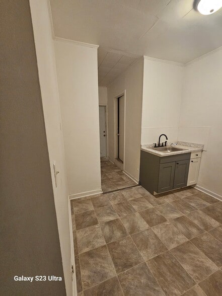 Building Photo - 501 Avenue L NE