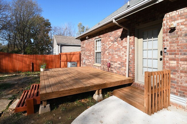 Building Photo - 2 Blocks from MERCY HOSPITAL!     FULLY FU...