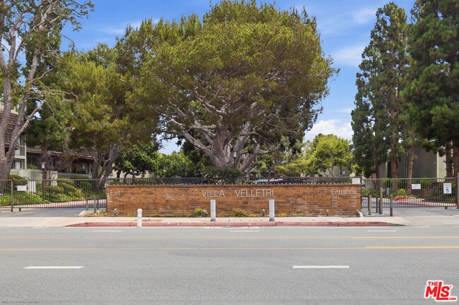 Building Photo - 13322 Maxella Ave