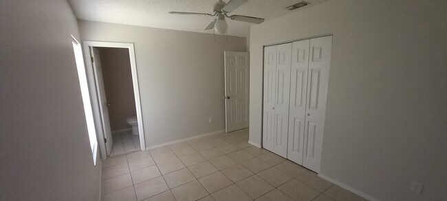 Building Photo - 541 W Fern Dr